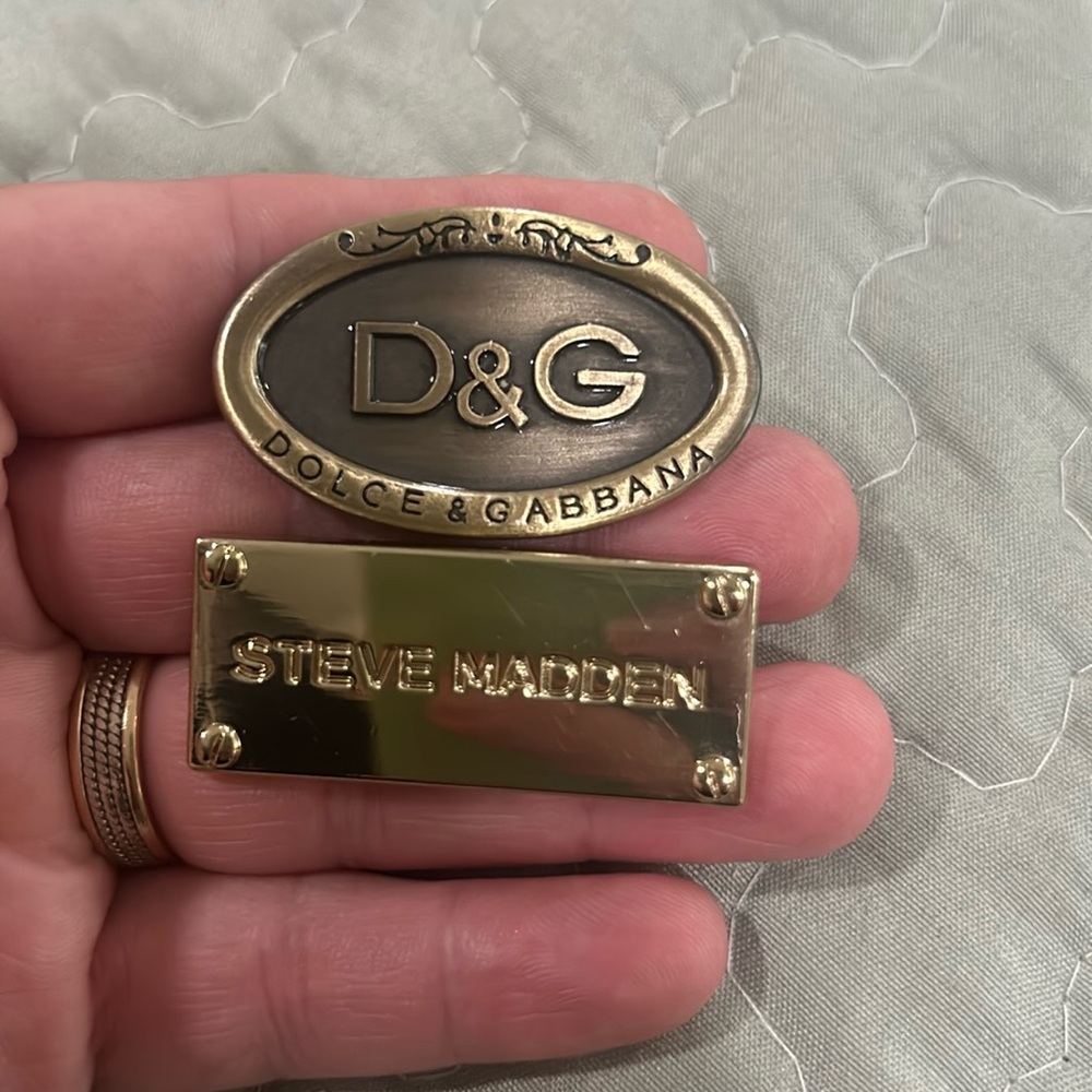 D&G lot emblems for bags